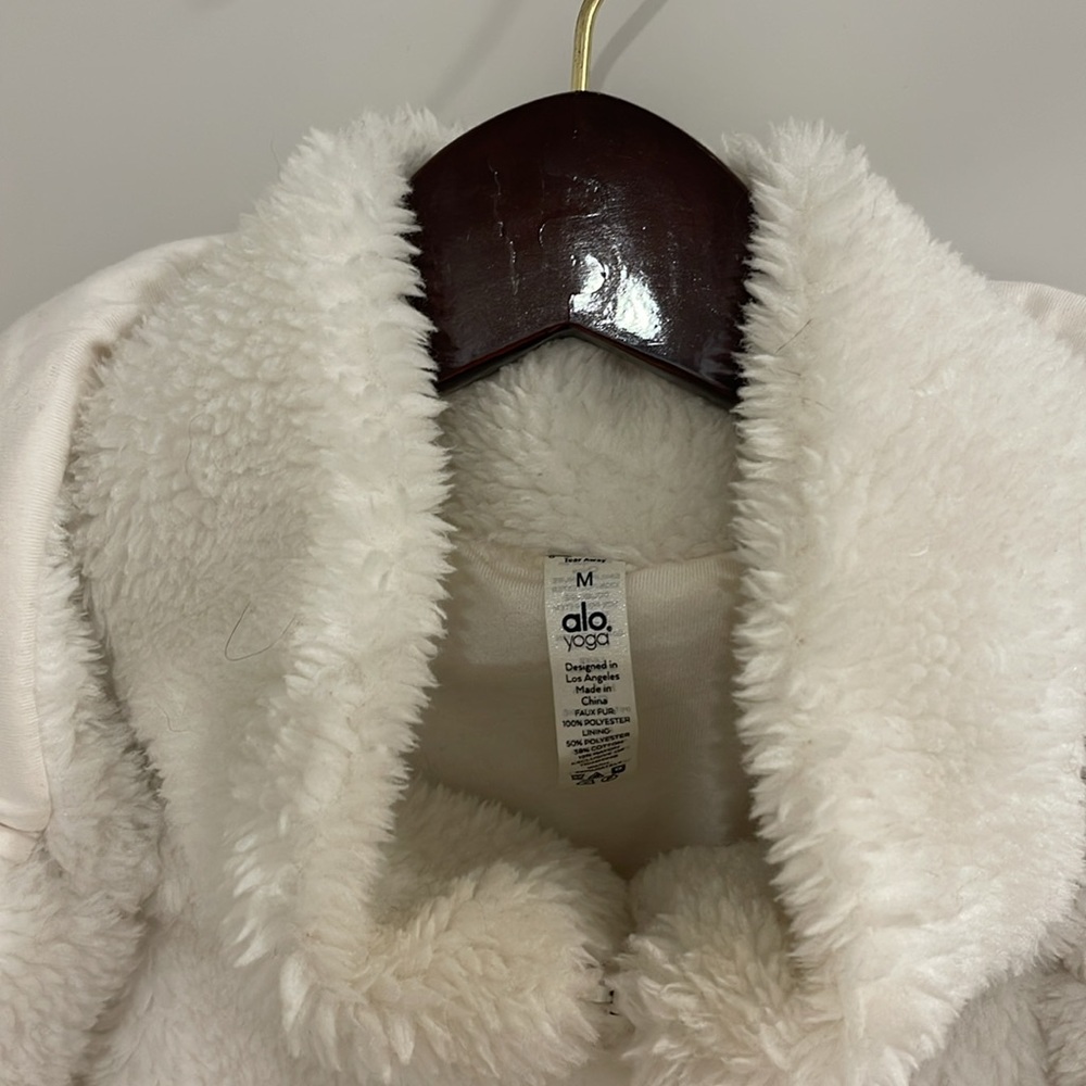 ALO Yoga Cream Sherpa Zip-Up Jacket - Picture 4 of 7